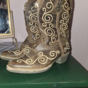 Ariat Kids Brown Boots with Cream Swirl Design